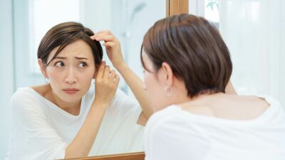 女性の薄毛の悩み「分け目やつむじが目立つようになった」約6割。60代では「ボリュームがなくなる」が最多に
