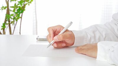アンケート記入のたび、職業欄にもやもや…。仕事を辞めて求職中。働いているときは男女関係なく「会社員」ですんだのに、今は「無職」?「主婦」?