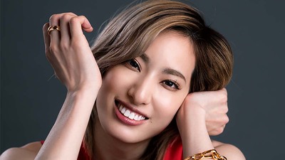 柚香光「宝塚退団後初の舞台で、女性を演じることはもちろん、妻であり母であるという役どころに初挑戦。不意に男役のクセが出たりもするけれど、目指すのは…」