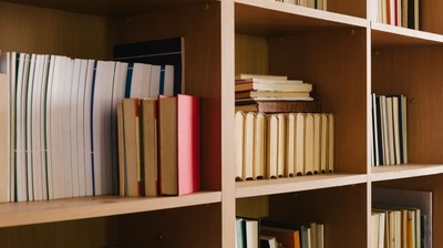 なぜ直木賞作家・今村翔吾は＜書店の経営＞に挑戦したのか？「従来のビジネスモデルはもう限界。関係者はこの30年＜救う道＞をずっと議論してきたにもかかわらず…」