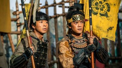 次回『豊臣兄弟！』あらすじ。父の仇・城戸を狙う藤吉郎と小一郎。一方、兵に檄を飛ばして信長が向かった地は…＜ネタバレあり＞