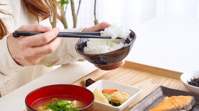 高齢者には＜たんぱく質＞が重要！東大名誉教授オススメ、朝食で簡単に補充できる食材とは？「長寿の薬」ロイヤルゼリーの効果も紹介
