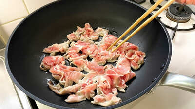 50歳からの長生き栄養術。豚肉と一緒に食べたい野菜は…。疲れにくい体づくりには鶏むね肉を