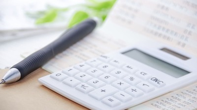 ＜なぜ貯めるのか派＞と＜どうやって貯めるのか派＞かで変わる貯蓄目標。専門家「前者は具体的な金額目標を立てるのが良い。一方で後者は…」