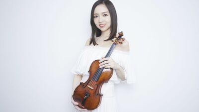 宮本笑里「デビュー15周年を迎え、ようやく父から怒られることはなくなり。誉め言葉がメールで来て、逆に怖いです」