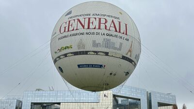 パリひとり旅で味わった「何にも代えがたい体験」巨大バルーンに乗って街並みを一望。料理教室でマドレーヌ作りに参加したら…