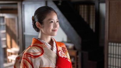 明日の『あんぱん』あらすじ。亡き父・結太郎と接点があったという男性の元へ向かうのぶ。一方の嵩は便せんを前にペンを握りしめるが…<ネタバレあり>