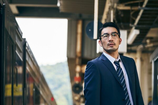 『遥かな町へ』場面写真　中原博史（大谷亮平）