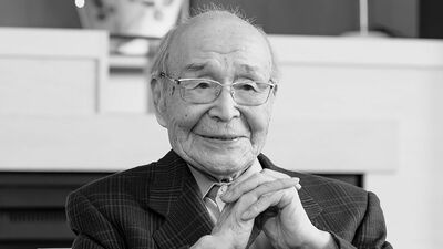 息子が語る歌人・岡野弘彦「101歳で逝った父は最期まで歌に生きた。神奈川の団地暮らし。借金取りを追い払うのは僕の役目で」
