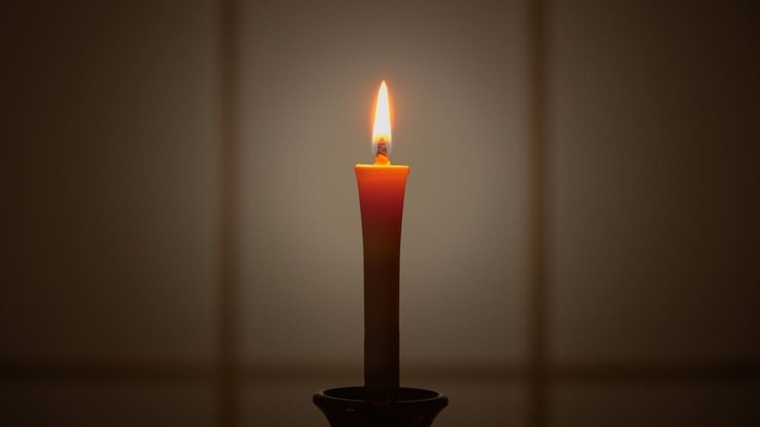 「歯黒べったり」としても知られる妖怪「のっぺらぼう」。古くは『源氏物語』にも登場し、『ばけばけ』小泉八雲の『怪談』では東京の紀伊国坂で…