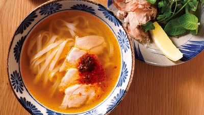 【渋谷・Night Market】フレンチの有名シェフが、夜市の高揚感が味わえるアジアンレストランをオープン。定番の「クラシック節のフォー」は内藤シェフ渾身の逸品