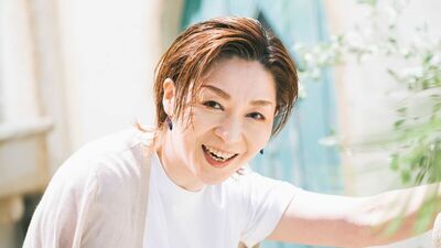 宝塚月組、鳳月杏さん　史上最も遅咲きの19年目のトップ就任！身長も靴の大きさも同じ、脚の長さだけは違う！舞台を降りるといつものちなつがいた