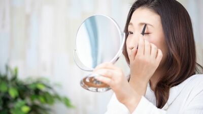 大人はグレーの眉は避けよ…河北裕介が伝授する＜大人の眉メイク＞の正解とは？「髪が黒くても＜ベストな抜け感＞を生むカラーは…」