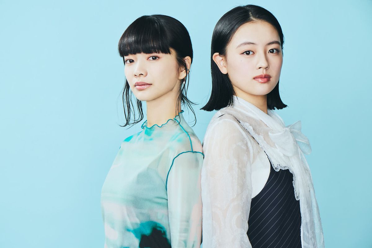 隣り合わせの見上愛さんと上坂樹里さん