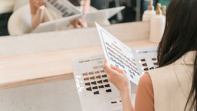 「へアカラーは 多少かゆみが出ても続けていい？」「市販の＜育毛剤＞で毛量を増やせる？」医師が答えるシニアの髪のお手入れ