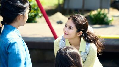 今田美桜主演『クロスロード』第２話あらすじ。激しい喘息発作の８歳の女の子が搬送されてくる。唾液から＜ある成分＞が検出され、遥は…＜ネタばれあり＞