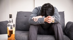 過剰飲酒で亡くなる高齢男性たち。背景にはある共通点が…。「現役時代バリバリ働いていた会社員がアルコール依存症に陥るまで」を法医学者が語る