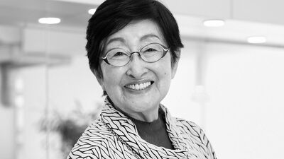 90歳の現役美容研究家・小林照子 意識して口角を上げることを続けて60年。いくつになってもうるおいや弾力のある《ほがらか肌》を保つ秘密は