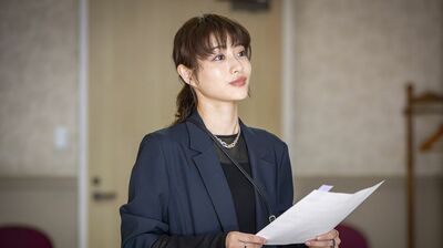 主演・石原さとみ『ポリティカルパン』第3話あらすじ。雅の私設秘書として永谷町に潜り込んだ弥生。選挙中に投稿された誹謗中傷動画の出どころを探るが…<ネタばれあり>