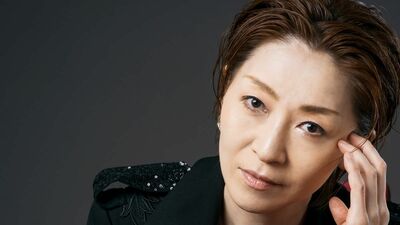 越乃リュウ「理屈では説明できない宝塚の『男役の色気』。鳳月杏さんは静かに人を落とすタイプ。朝美絢さんはエネルギー溢れる『動』のイメージで…」