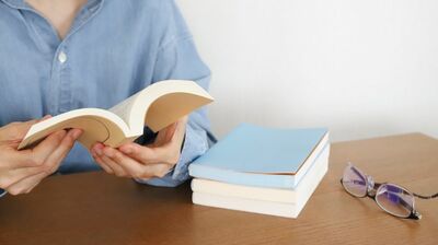小説『吾輩は猫である』の「…である」はなぜ印象に残る？5人に1人を東大合格に導いた国語教師が＜伝わる表現＞のテクニックを解説