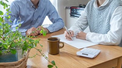 65歳以上夫婦2人の平均的な家計収支は？無駄をなくそうとがむしゃらに頑張る前に、まずは支出の把握と比較から