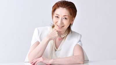 越乃リュウ「月組トップスター・鳳月杏さんから届いた、一行のLINEに思わず笑って。同期から見たちなつの魅力を、ゆうきこと中原由貴さんに聞いてみました」