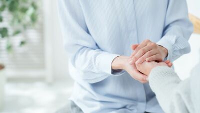 親しい人ががんになった時、「何もできない」と思い込む必要はない。まわりの人間ができる〈３つのこと〉とは