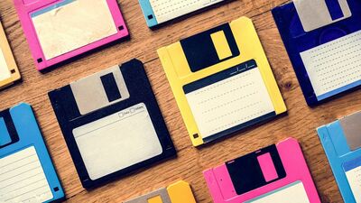 群ようこ　原稿をワープロで書いてファクシミリで送っていた時代。指一本で送信できる世の中になるとは、想像もしていなかった