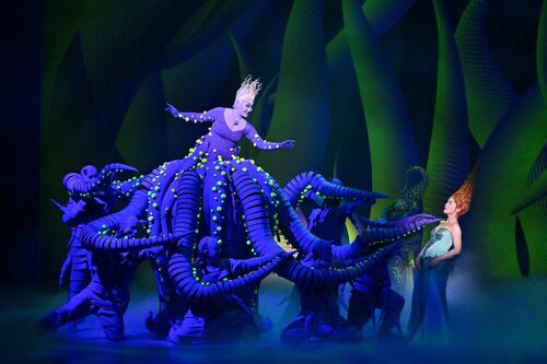 劇団四季 ディズニーミュージカル『リトルマーメイド』場面写真　アースラとアリエル