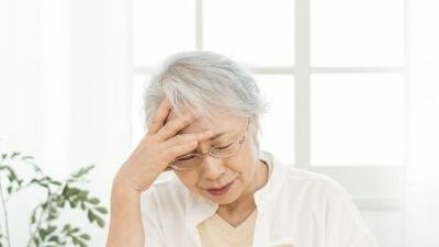 「タレントの名前が出てこない」「舗装された道でつまずく」は脳の老化のサイン?認知症専門医「その程度やスピードに個人差はあるが、脳の萎縮は年を取ると誰にでも起きることで…」