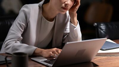 資産2億円ブロガー・斗比主閲子「《FIREを目指す》と決意したのは20代。毎月100時間超えの残業をしていたある日、まさかの行動を…」