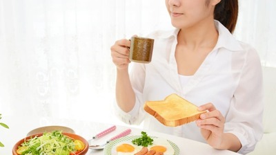 なぜ「よく噛め」と言われてきたのか？その明快な答えはズバリ「痩せられるから」。日体大教授「よく噛むと、満腹中枢に働く消化管ホルモンが分泌され…」