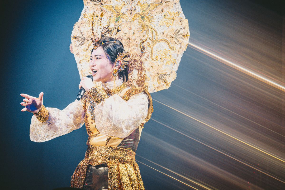 氷川きよし＋KIINA.コンサートツアー東京公演レポート 48歳誕生日を