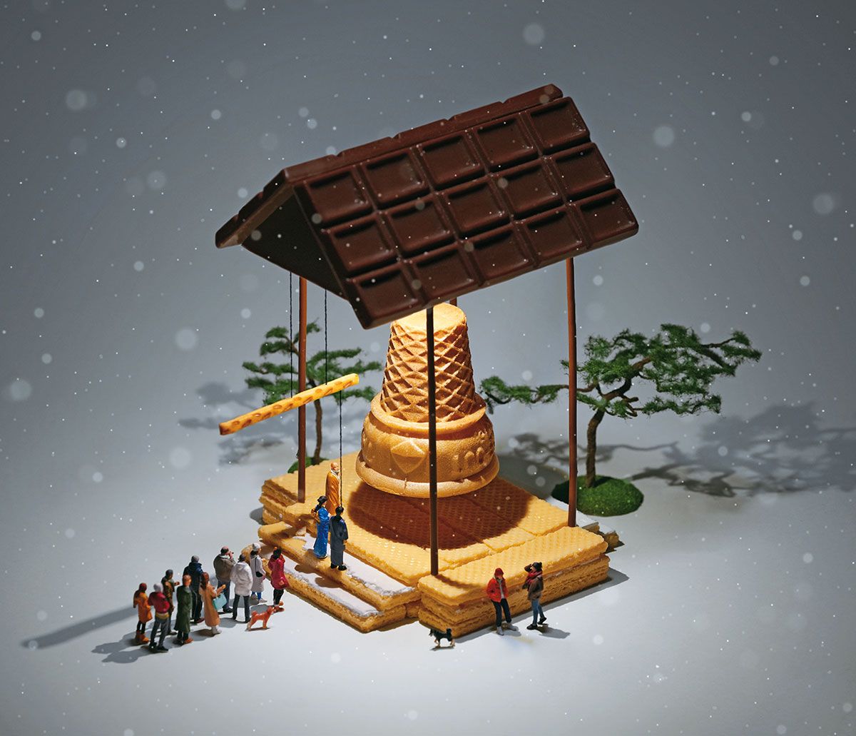 田中達也「おかしな除夜の鐘。甘いもので表現した、まるで煩悩だらけの