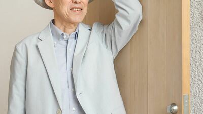 高齢者はなぜ、玄関先に出て人を待つのか？孫の迎えを待つ母、デイサービスの迎えを直立不動で待つご近所さん、その心理は…