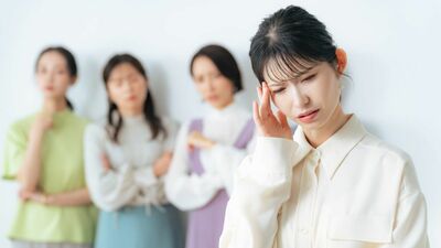 ＜50代で仲間外れ？＞幼なじみが自分抜きで友人とお出かけ…。長年の友情に揺れる女性の投稿に「それは配慮では？」「グループは卒業してもいい」の声