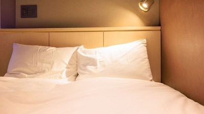 ＜50万円のダブルベッド＞＜8000円のシングルベッド2台＞よく眠れるのはどっち？専門家「マットレス選びで最も重要なのは…」