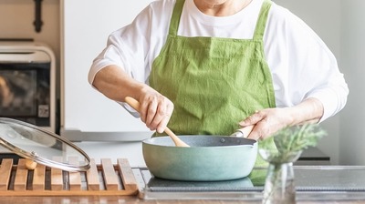 70歳エッセイストが＜大きいフライパン＞を手放したら断然調理が楽しくなり…「何かをやめることで、生まれるものもある」