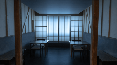 NHK大河『光る君へ』題字の書家・根本知さん。カフェギャラリー「東依」に込めた思いとは?