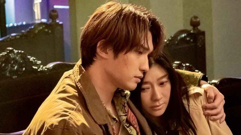 最終回は23時から『パンチドランク・ウーマン』あらすじ。脱獄し、怜治の妹を助けに向かう2人。一方、こずえを奪われた佐伯は…＜ネタバレ＞