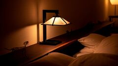 温泉旅館でくつろいだ夜、ほろ酔いでベッドに横になると聞こえてきたのは…。目を開けるとピタリとやむその轟音に、おびえたまま朝を迎え
