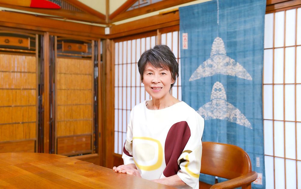 丘みつ子作 『女優・陶芸家』 信楽焼　窯変砧花入・藁香合 信楽陶器卸商業協同組合 - ツジ久陶器株式会社 工芸品