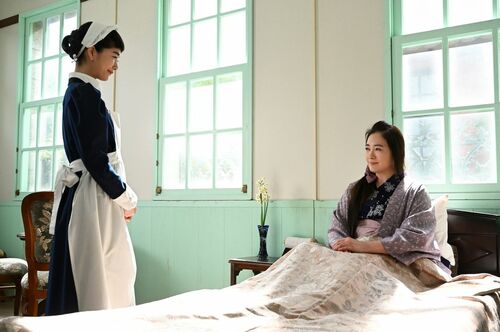 『風、薫る』場面写真（見上愛さん、仲間由紀恵さん）