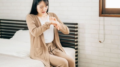 手のむくみ・指のこわばりが気になったら。手外科専門医考案〈三戸式手指ケア〉を毎日の習慣に