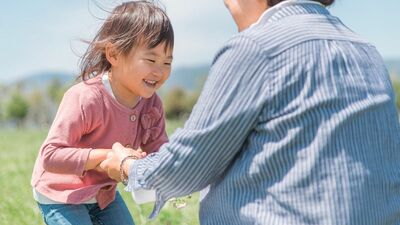 共働き夫婦の娘。「孫の世話をしてくれて当然」という態度が不満。3歳と5歳の男児の子守りは正直つらい…専門家の回答は？【母娘お悩み相談室】