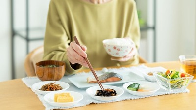 体内時計のリズムを作る〈時計遺伝子〉を活性化させるには朝食がカギに。自律神経の名医・小林弘幸「実は、前日の夕食を食べ終えてからの時間が長いことが大切で…」