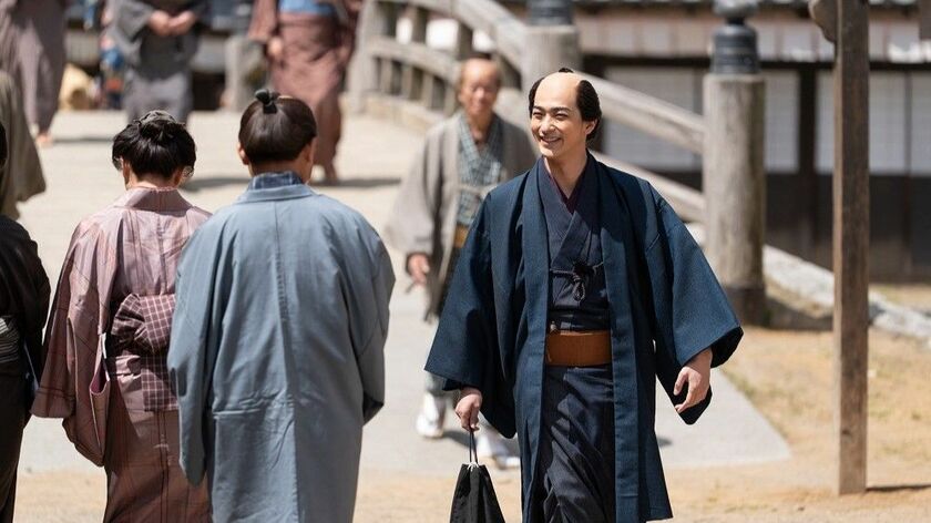 『べらぼう』次回予告。＜天明の米騒動＞一膳の飯を求める蔦重の実母・つよ。「わしは終わりじゃ！」と憤怒する意次。そして歌麿を背景になぜか＜ざわつく女心＞の文字が…