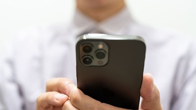 リーダー格の指示で女子を盗撮した男子高生。「男だな！」と称賛されるも、周囲の要求がエスカレートしていった結果、大変な事態に…