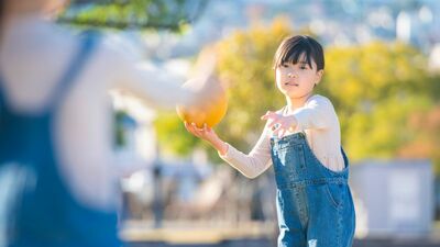 虚弱体質で就職できなかった著者＜終電を絶対に逃さない女＞「体育では何をやってもビリかビリから2番目。運動会は恥さらし大会で、祖父母から走り方が奇妙と言われて人前で走ることが恐怖に…」